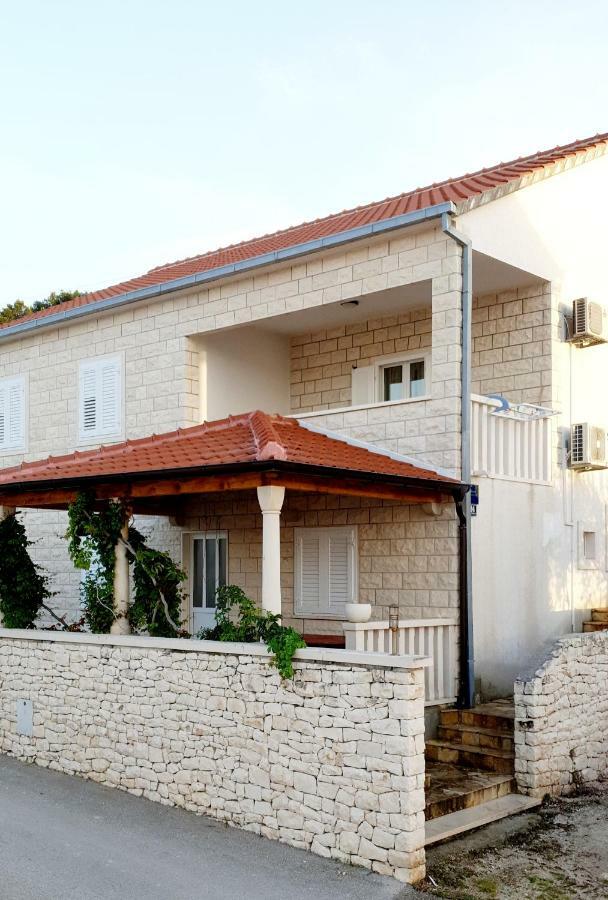 Apartmani Vila Nela بوستيرا المظهر الخارجي الصورة